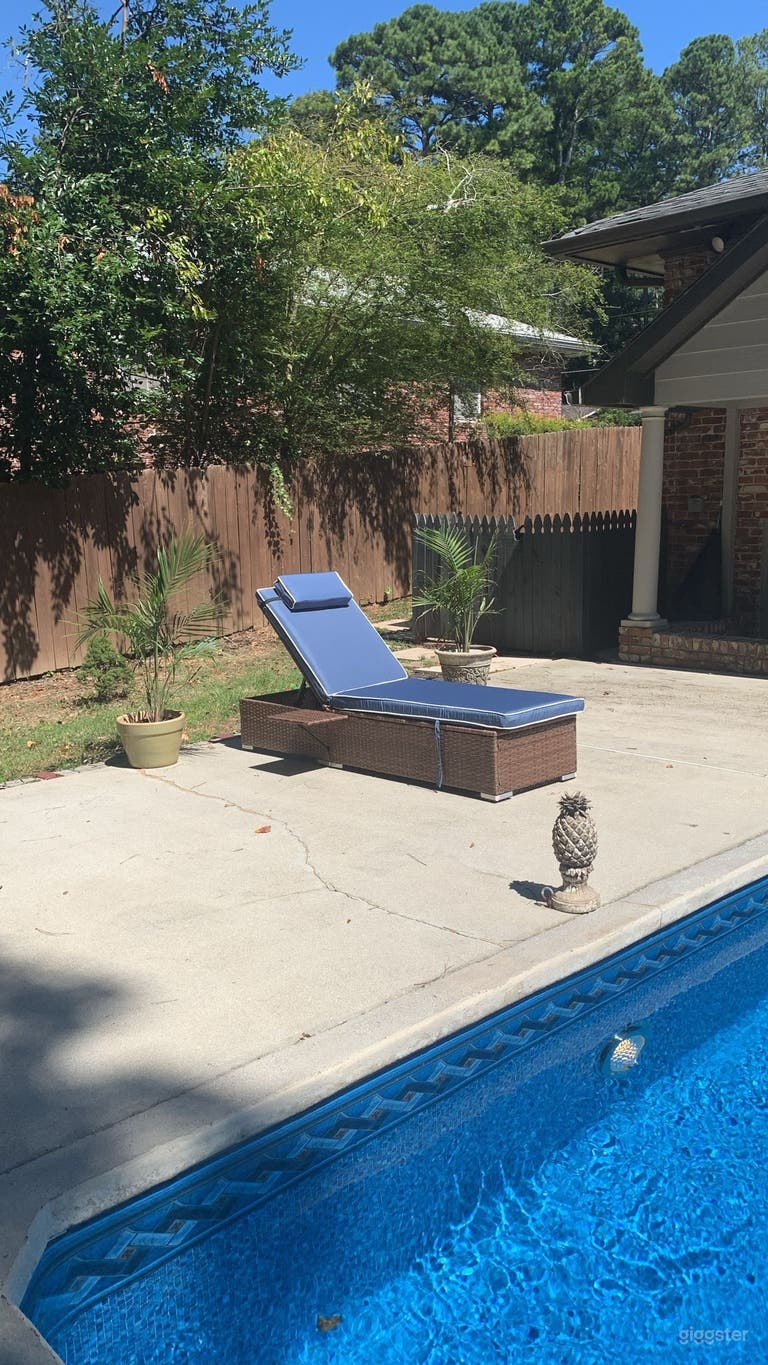  In town pool home with chef’s kitchen entertainer’s dream 