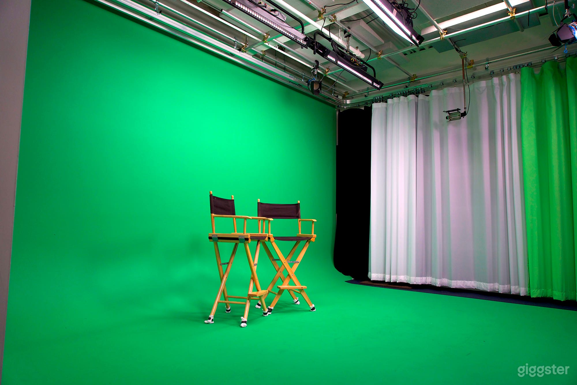 Chroma-key green (optional painting fee)