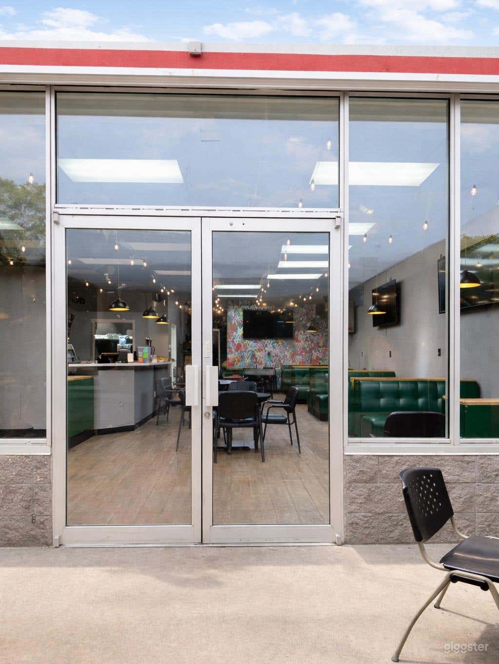 All-Occasion Event Space – Cozy & Photogenic Photo 1