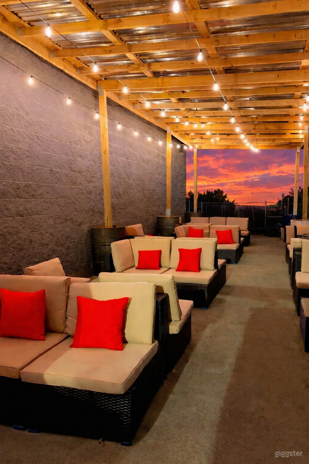 All-Occasion Event Space – Cozy & Photogenic Photo 2