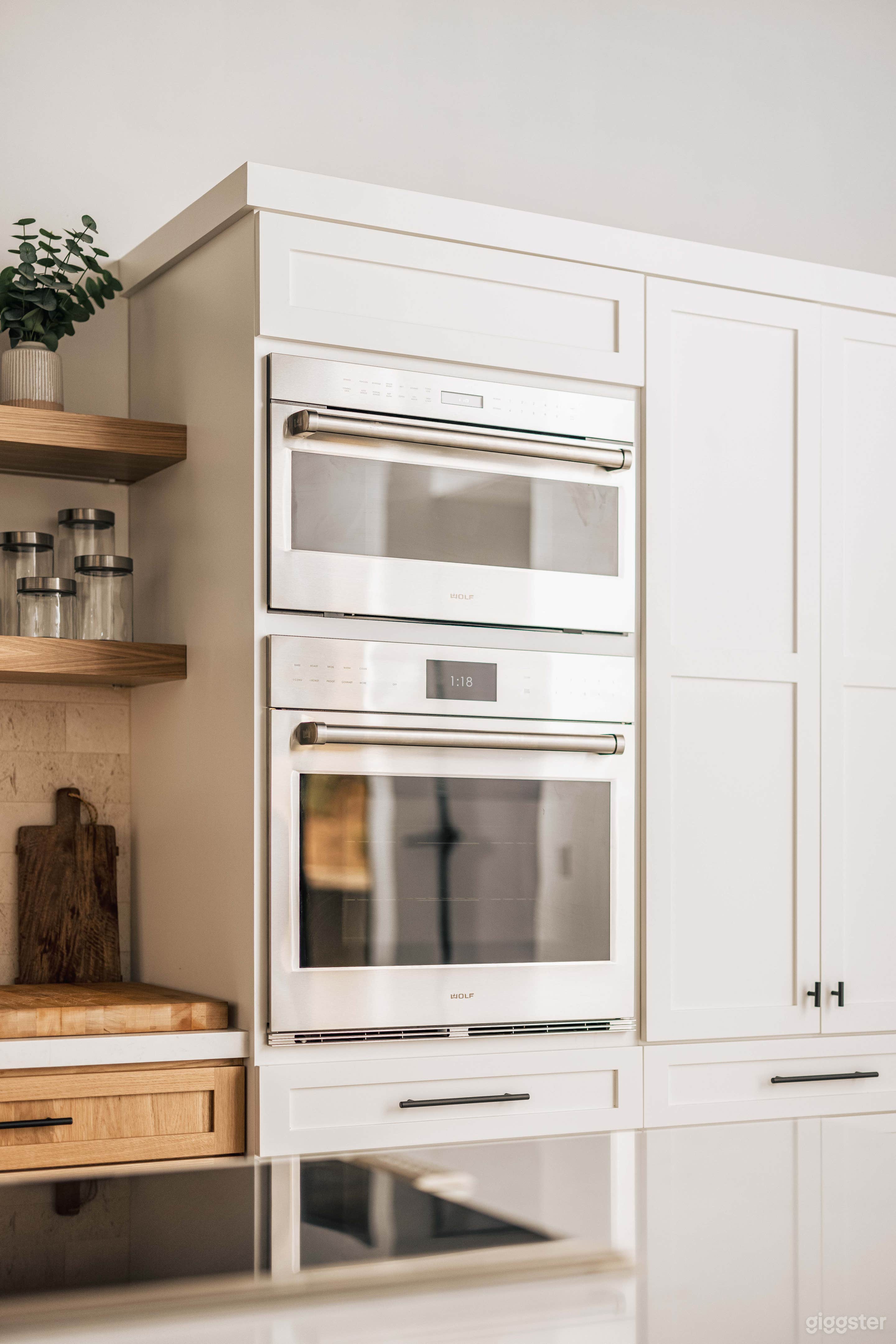 Photography Studio with Working Kitchen Photo 4