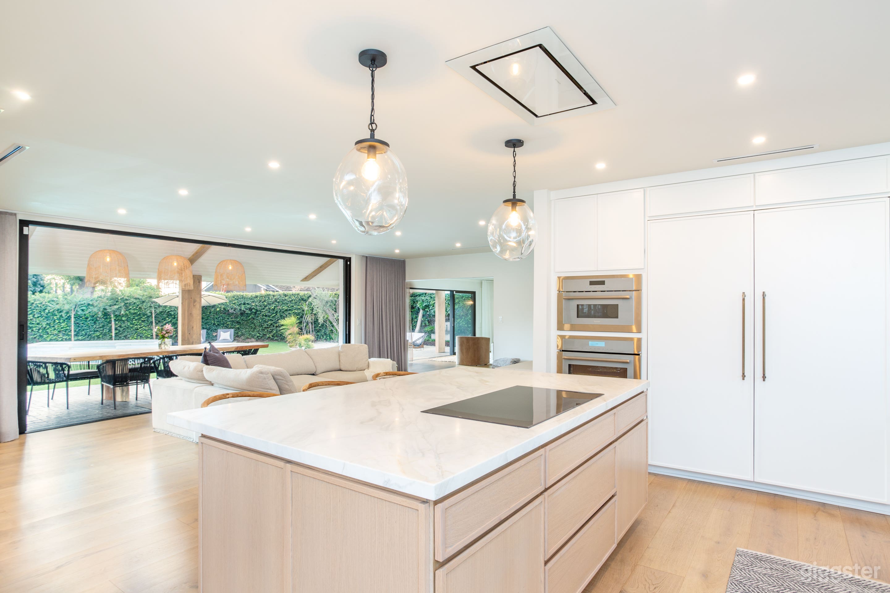 Amazing Modern Home with a Boho Twist! Photo 1