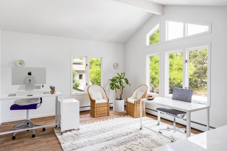  Multi-person office. 