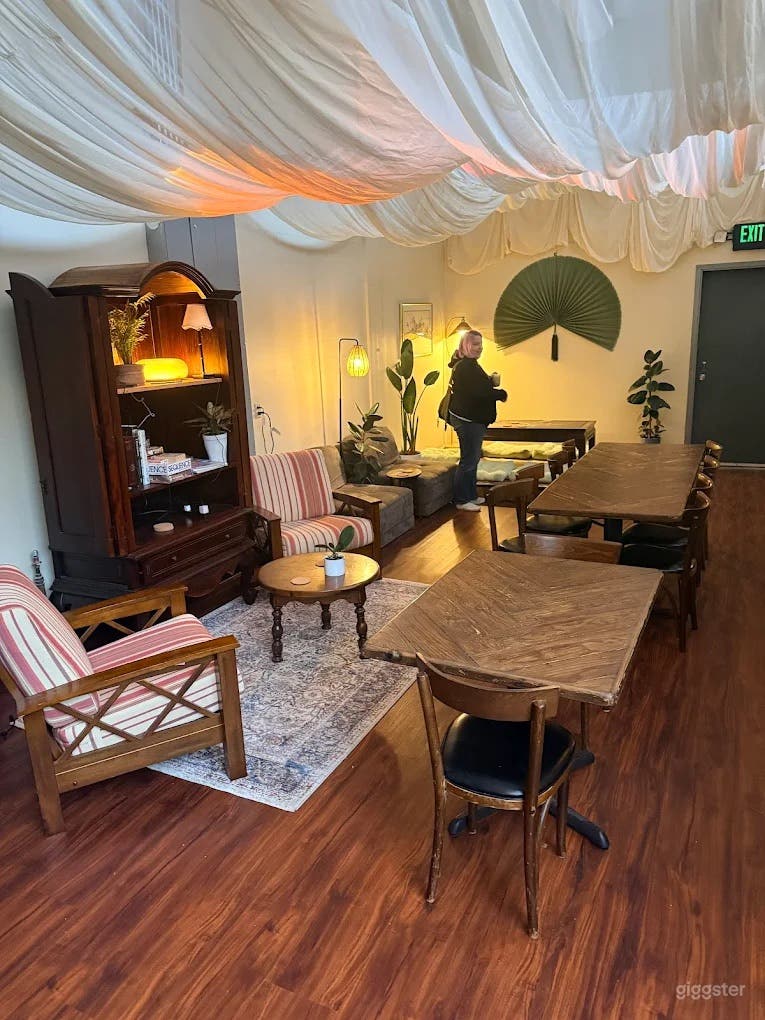 Relaxed Capitol Hill Coffee Shop Photo 4