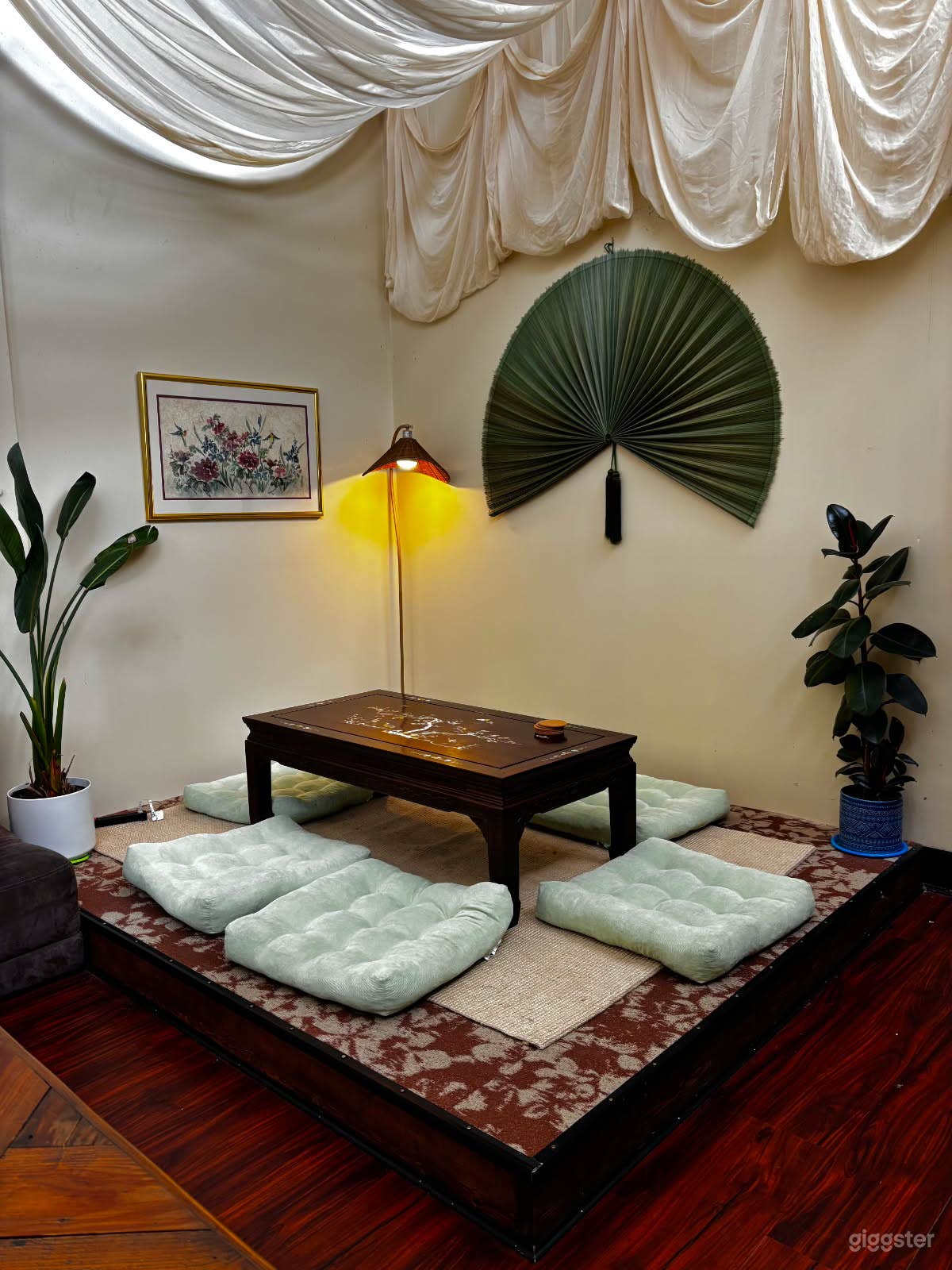 Relaxed Capitol Hill Coffee Shop Photo 1