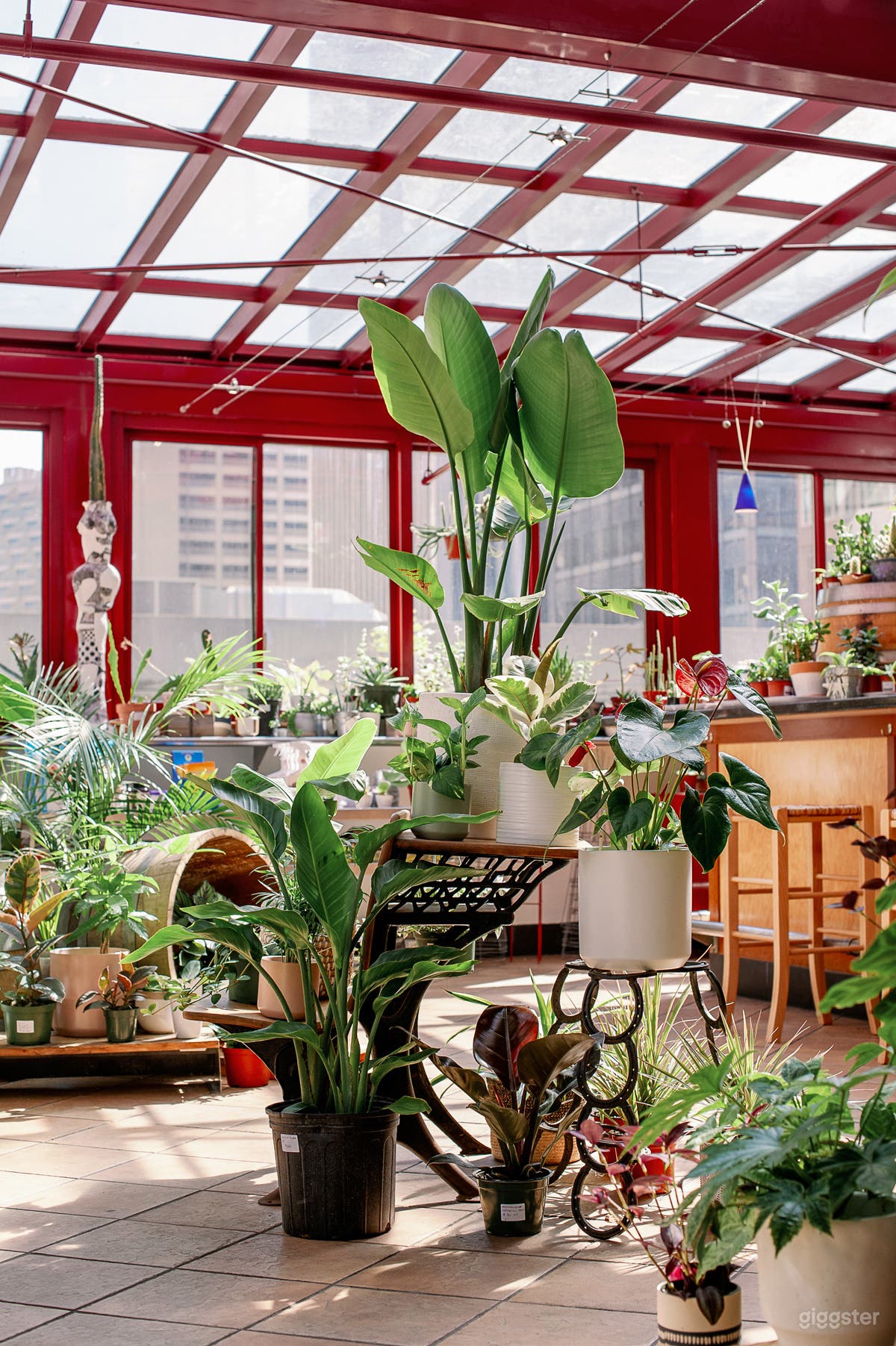 Urban Oasis with Lush Patio in the Heart of SF Photo 4