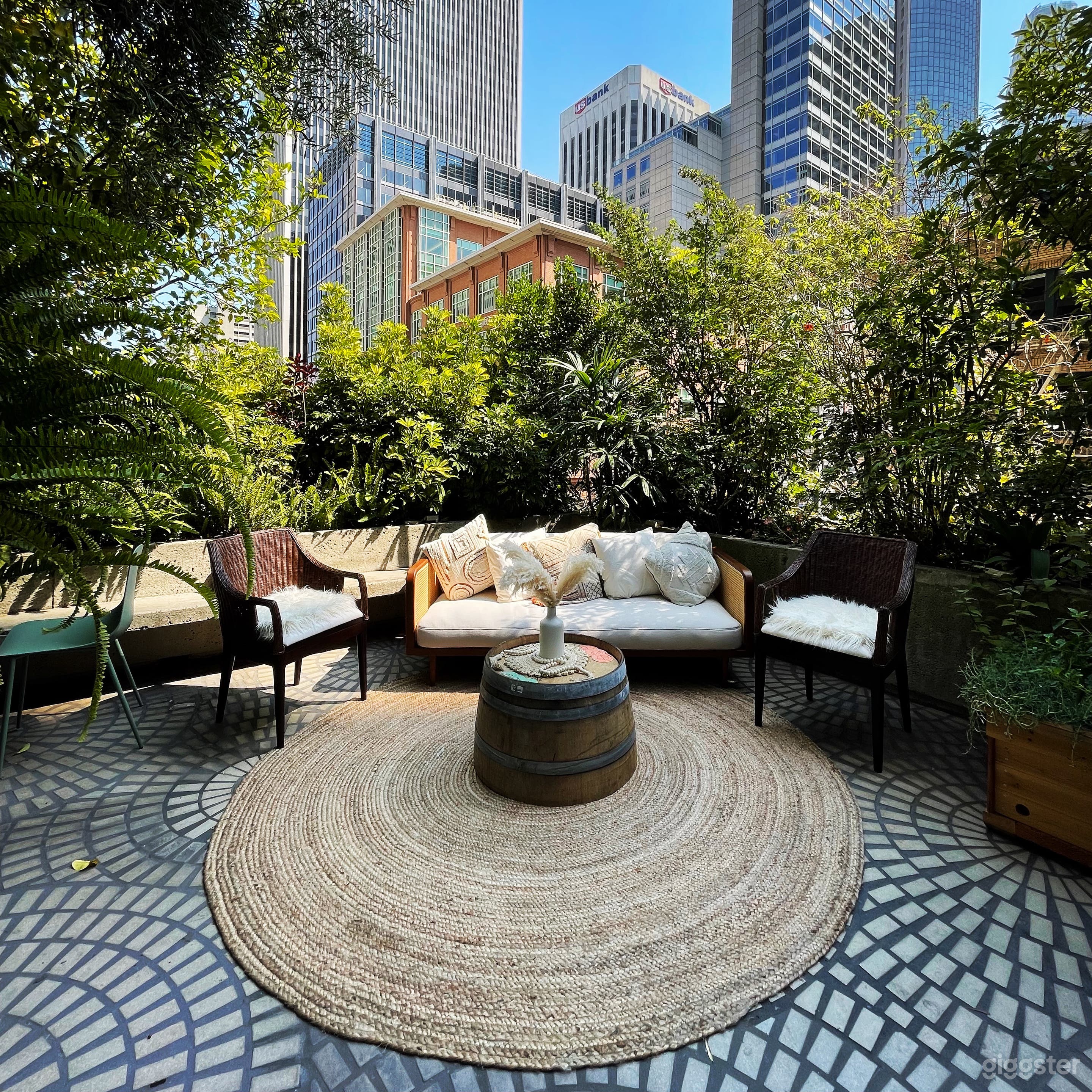 Urban Oasis with Lush Patio in the Heart of SF Photo 1
