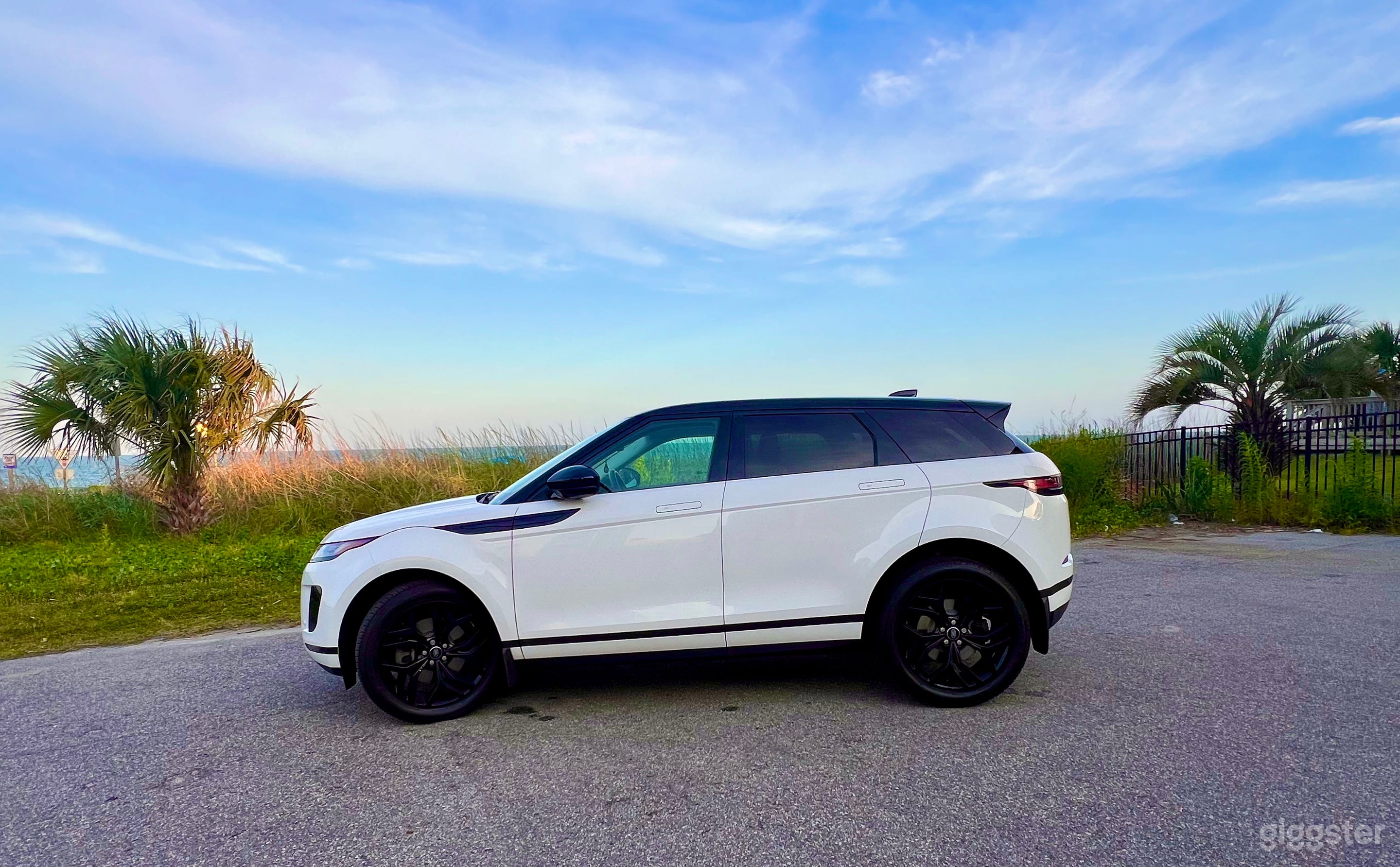 Cinematic Range Rover Evoque for Photo & Film Photo 1