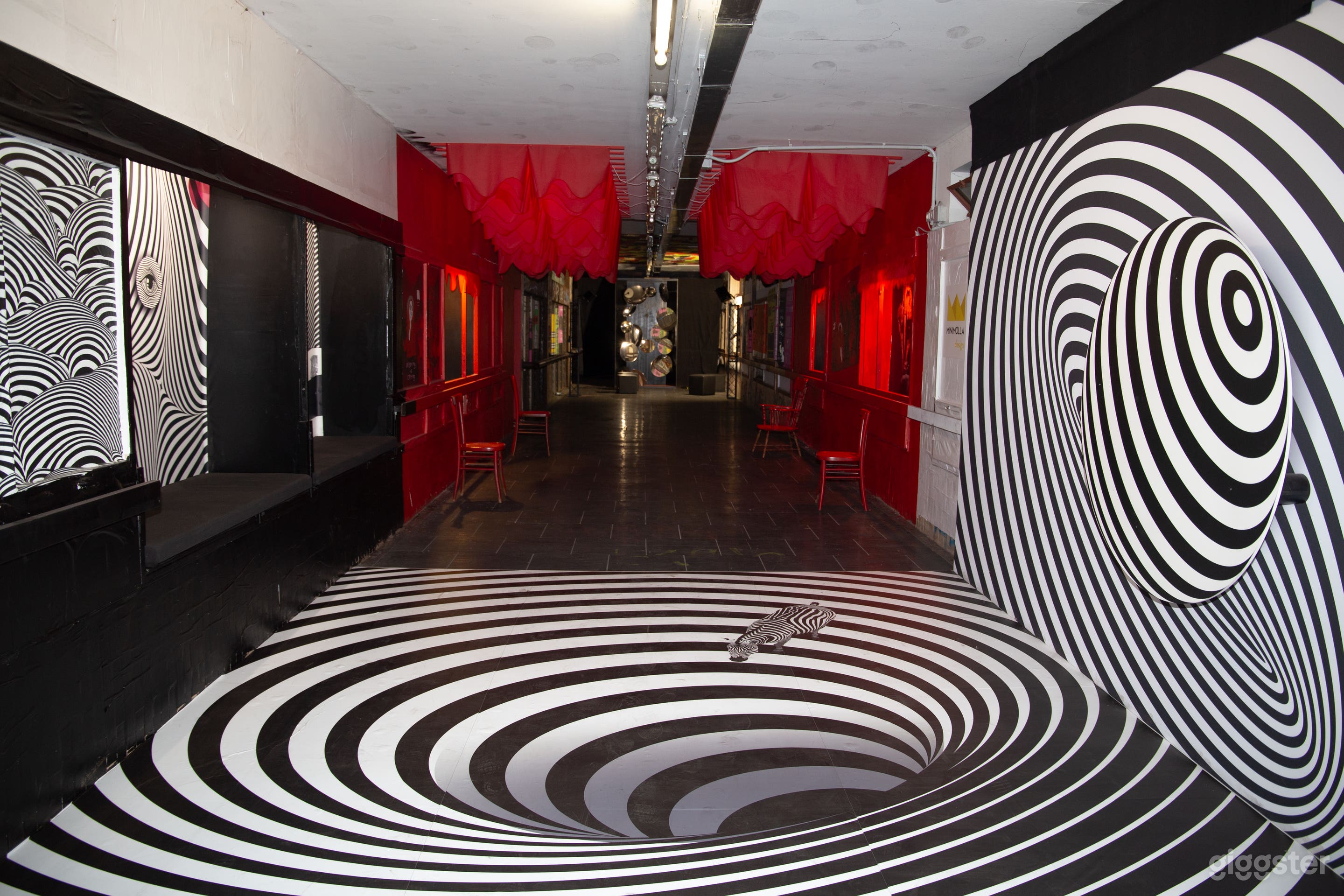 Dynamic Underground Venue in Milan Photo 3