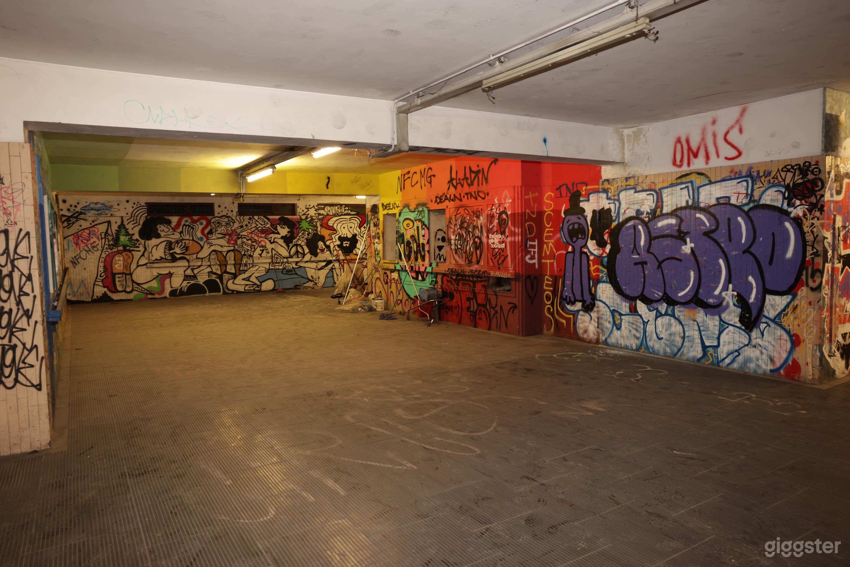Dynamic Underground Venue in Milan Photo 2