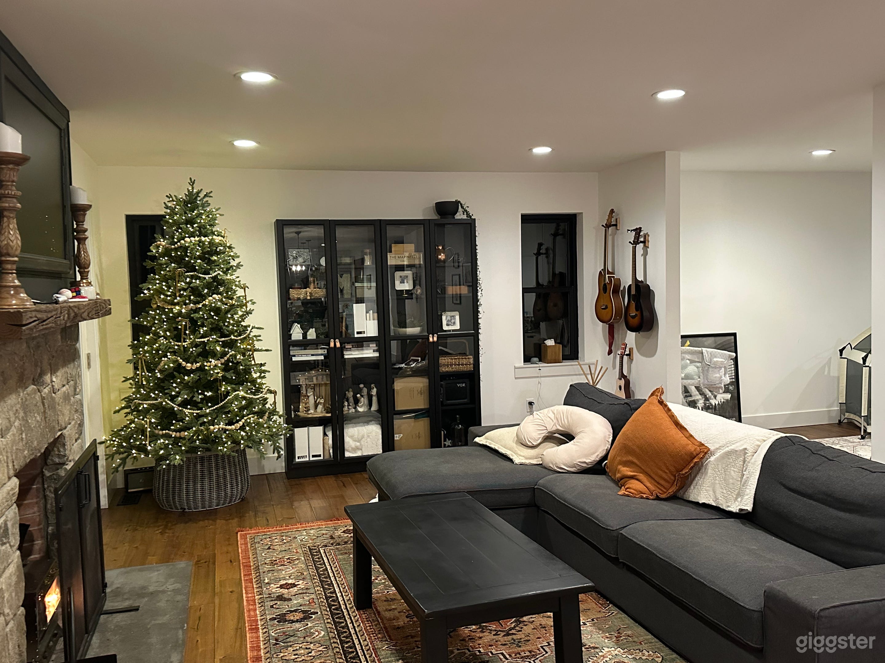 Black and White Modern Farm House Photo 4