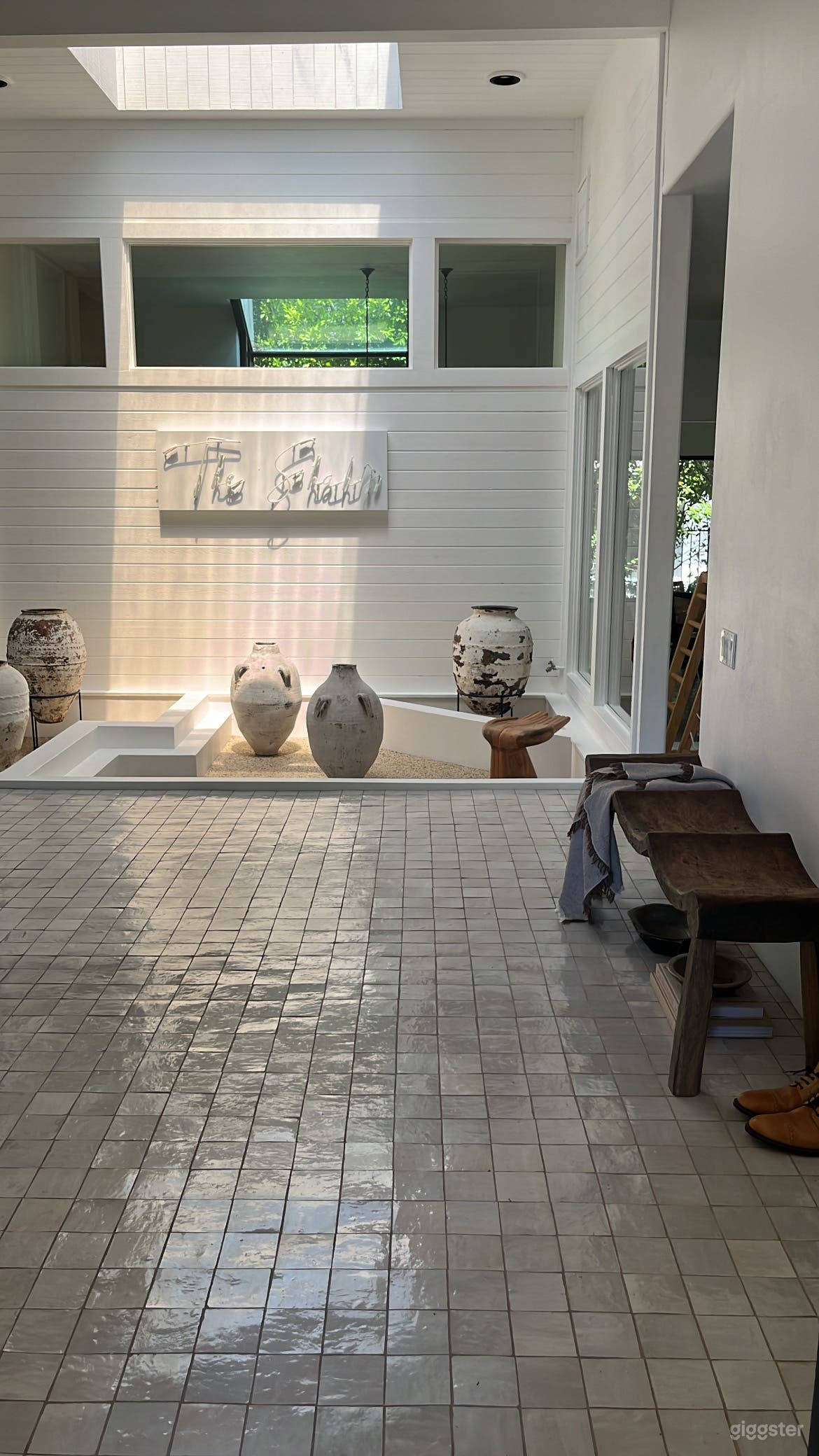 CUSTOM CONTEMPORARY PRIVATE LAGUNA HILLS ESTATE Photo 2