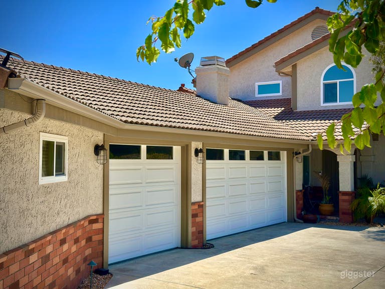  Front of house driveway view. 