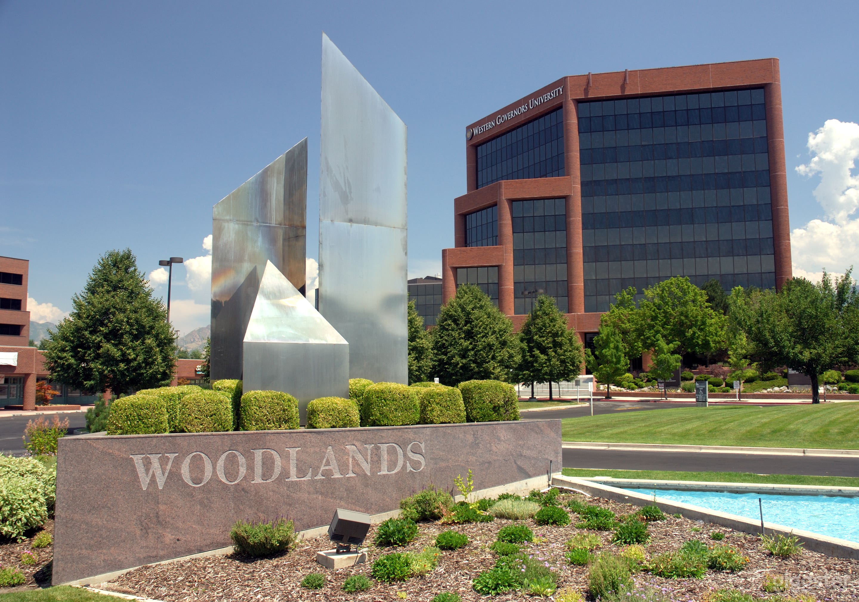 Mid-valley space with great space and views Photo 1