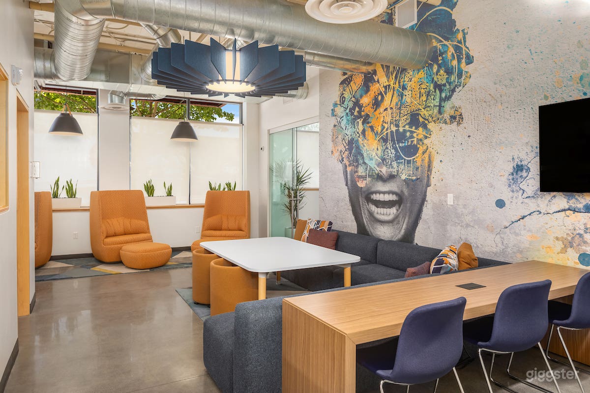 Gorgeous Co-Working Lounge in University District Photo 1