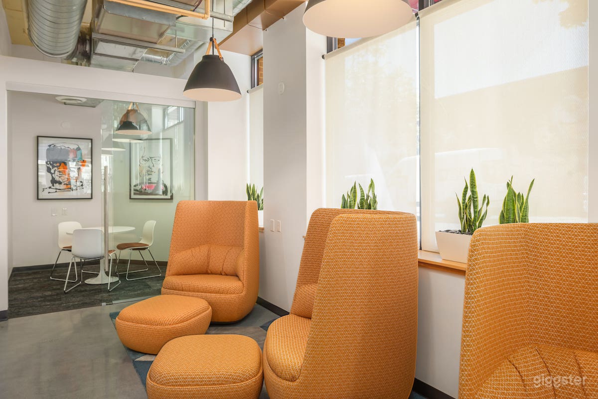 Gorgeous Co-Working Lounge in University District Photo 4