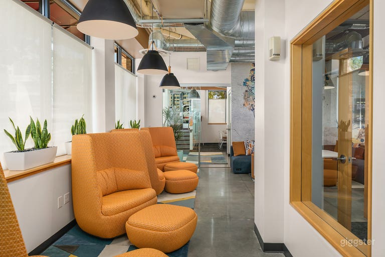  Gorgeous Co-Working Lounge in University District 