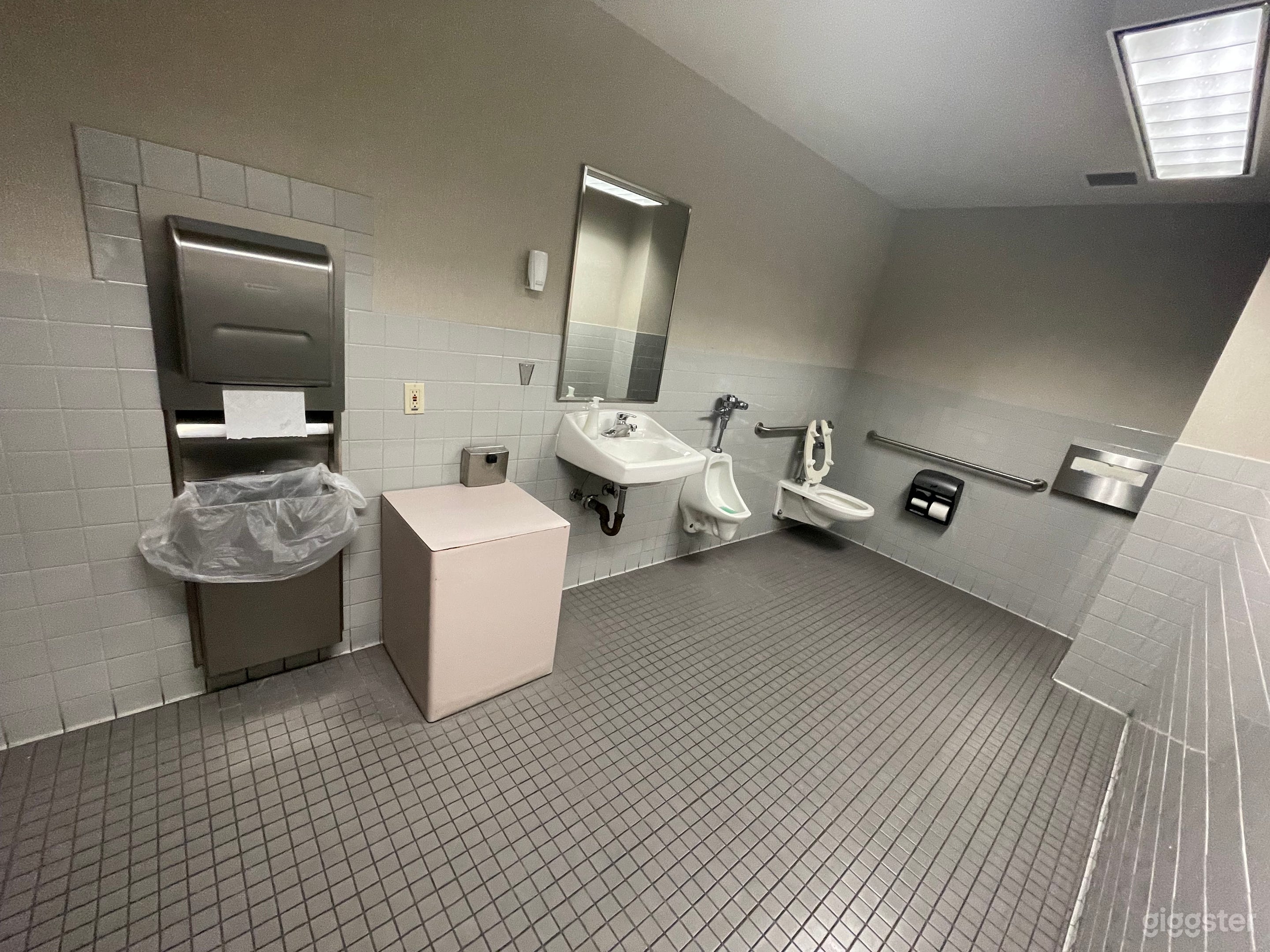 RESTROOMS (LAX) Photo 1
