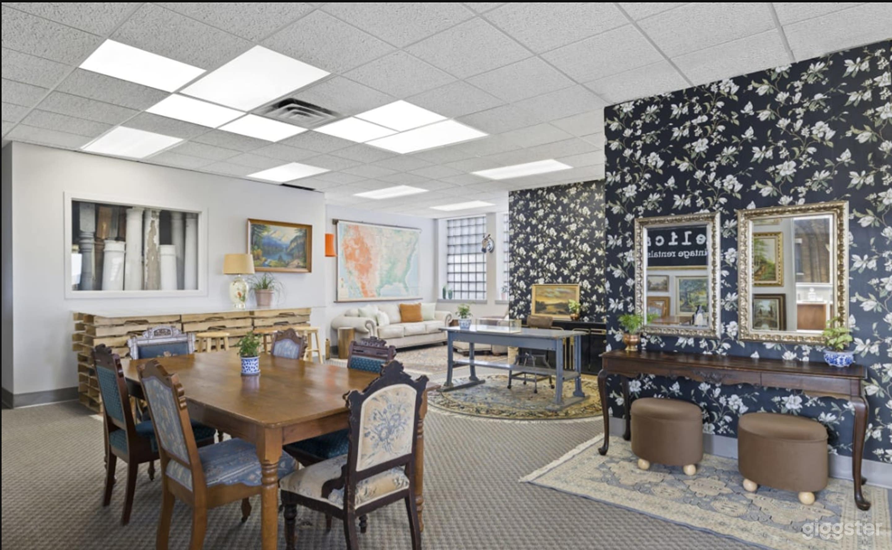 Urban Meeting/Conference Room with City Views Photo 4