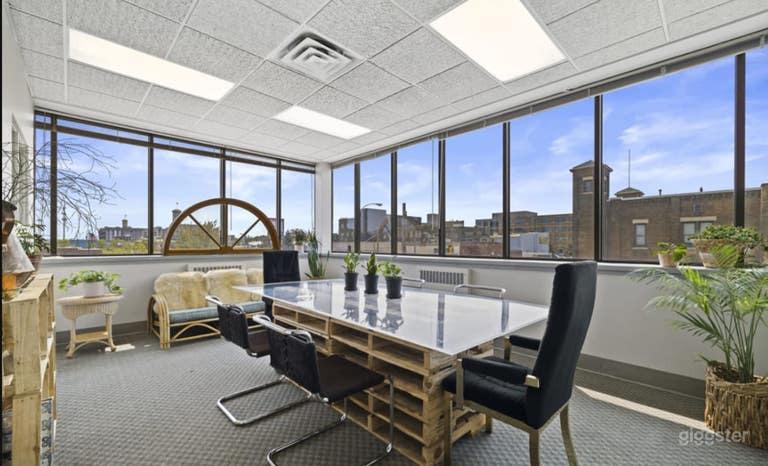  Urban Meeting/Conference Room with City Views 