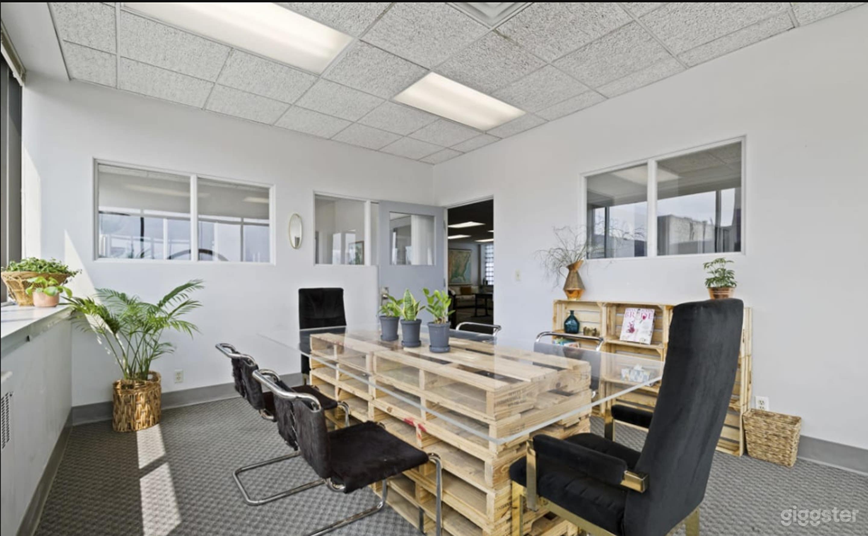 Urban Meeting/Conference Room with City Views Photo 1