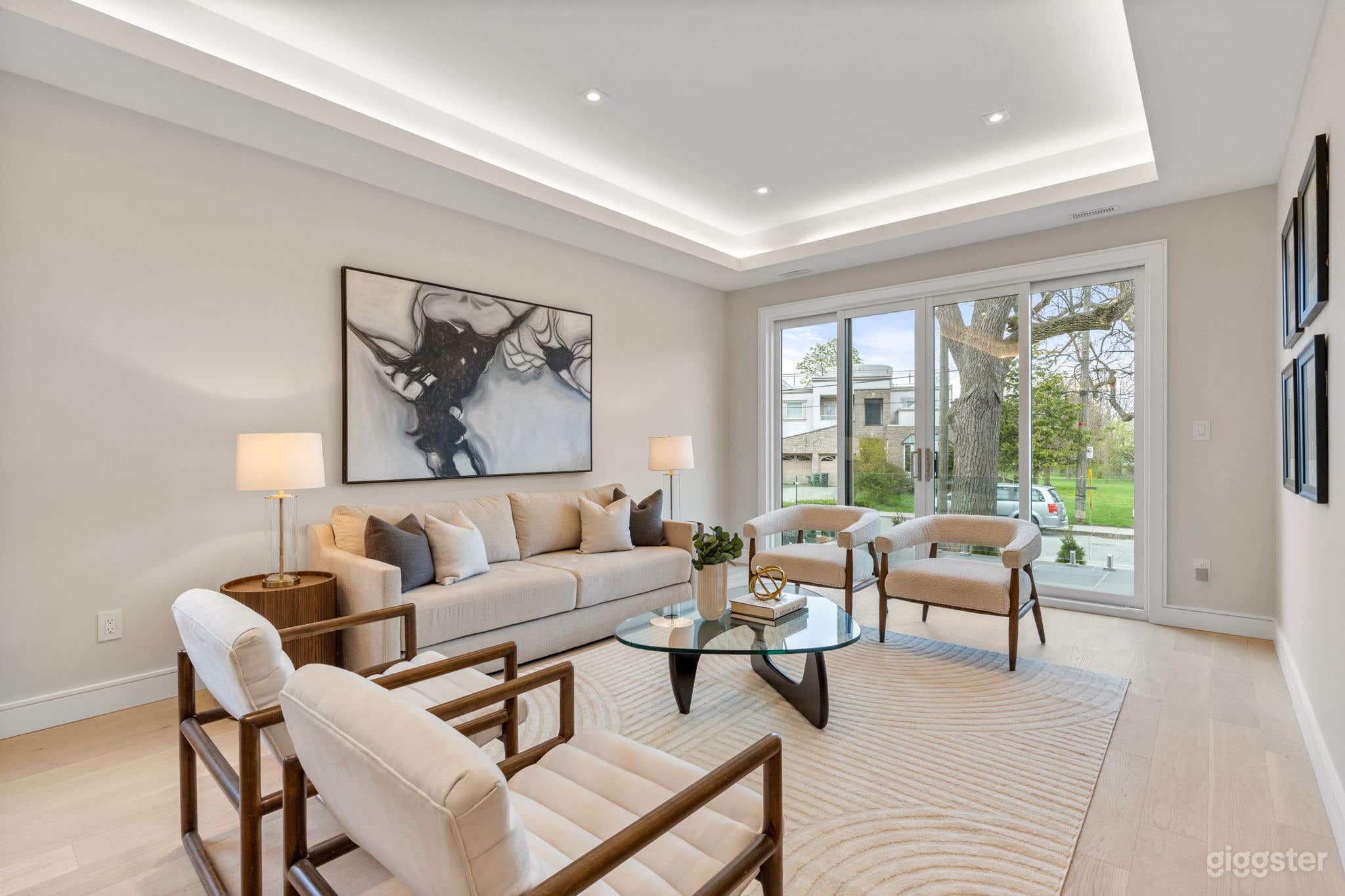 Luxury Modern Home On Waterfront Photo 4