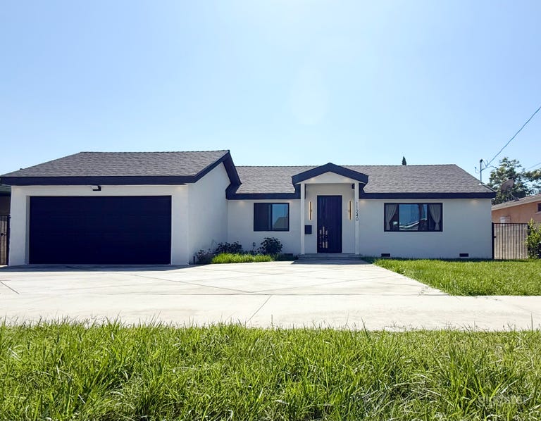  Mid-century white house with piano for shoot 