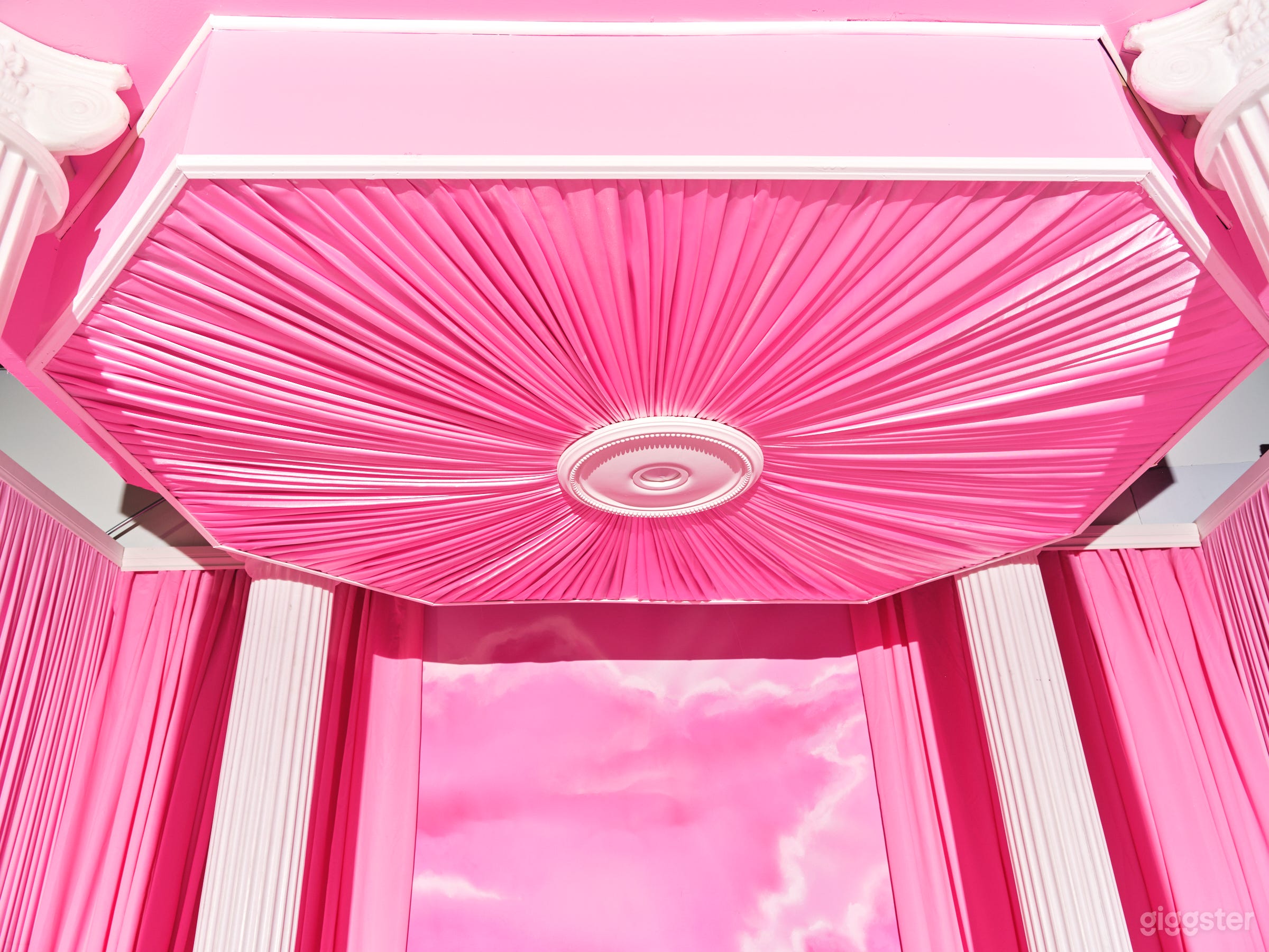 80's / 90’s Pink Bathtub Set | Powder Room Studio Photo 2