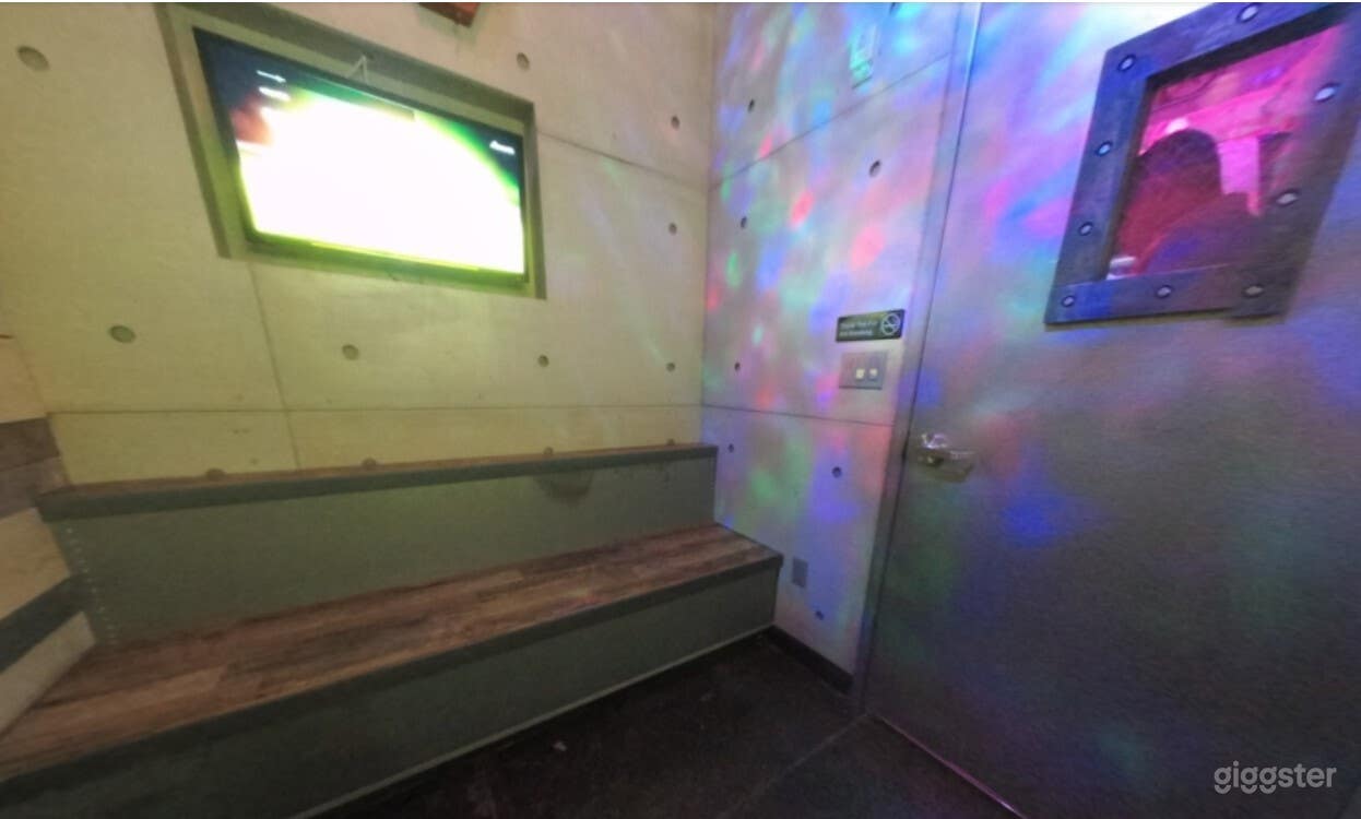 THE PINBALL ROOM Photo 4