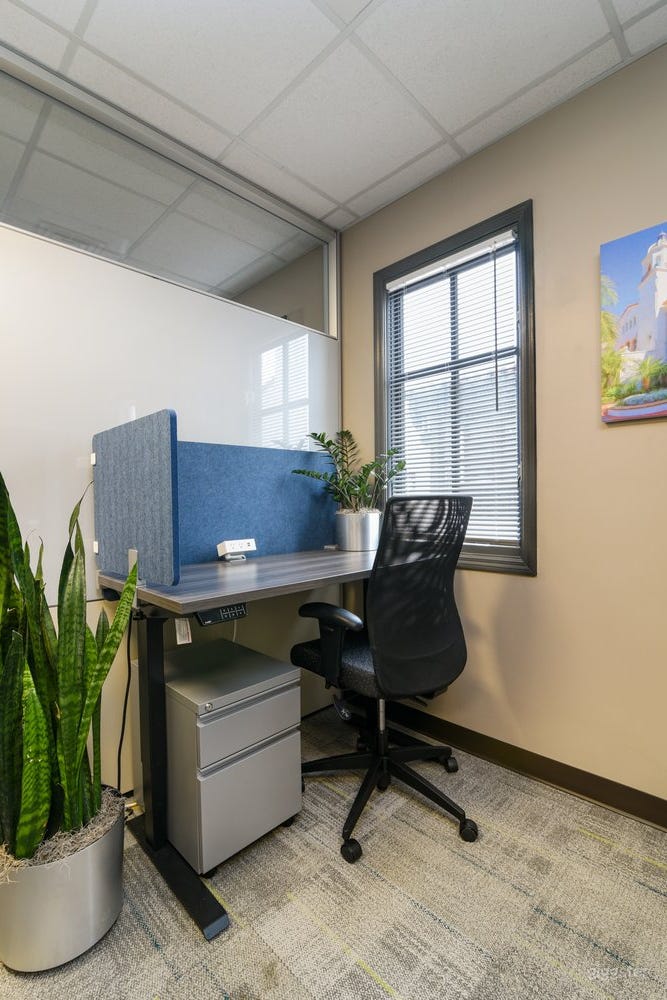 Comfortable Office Space Photo 2