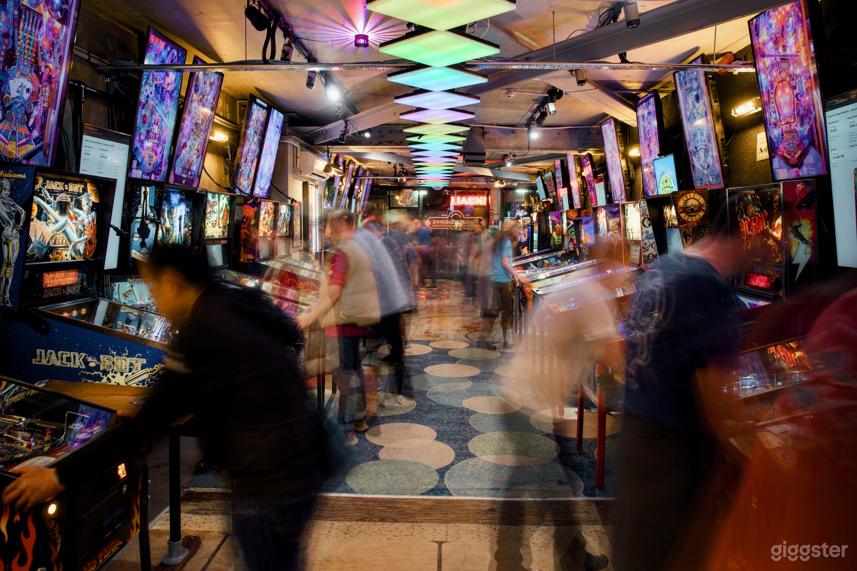 A unique pinball lounge &amp; bar for parties and team building Photo 1