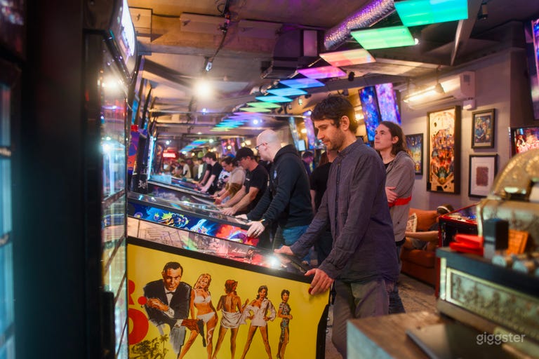  A unique pinball lounge & bar for parties and team building 