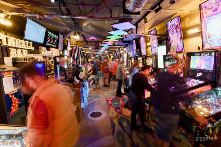  A unique pinball lounge & bar for parties and team building 
