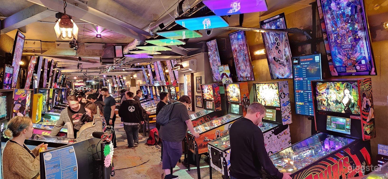 A unique pinball lounge &amp; bar for parties and team building Photo 3