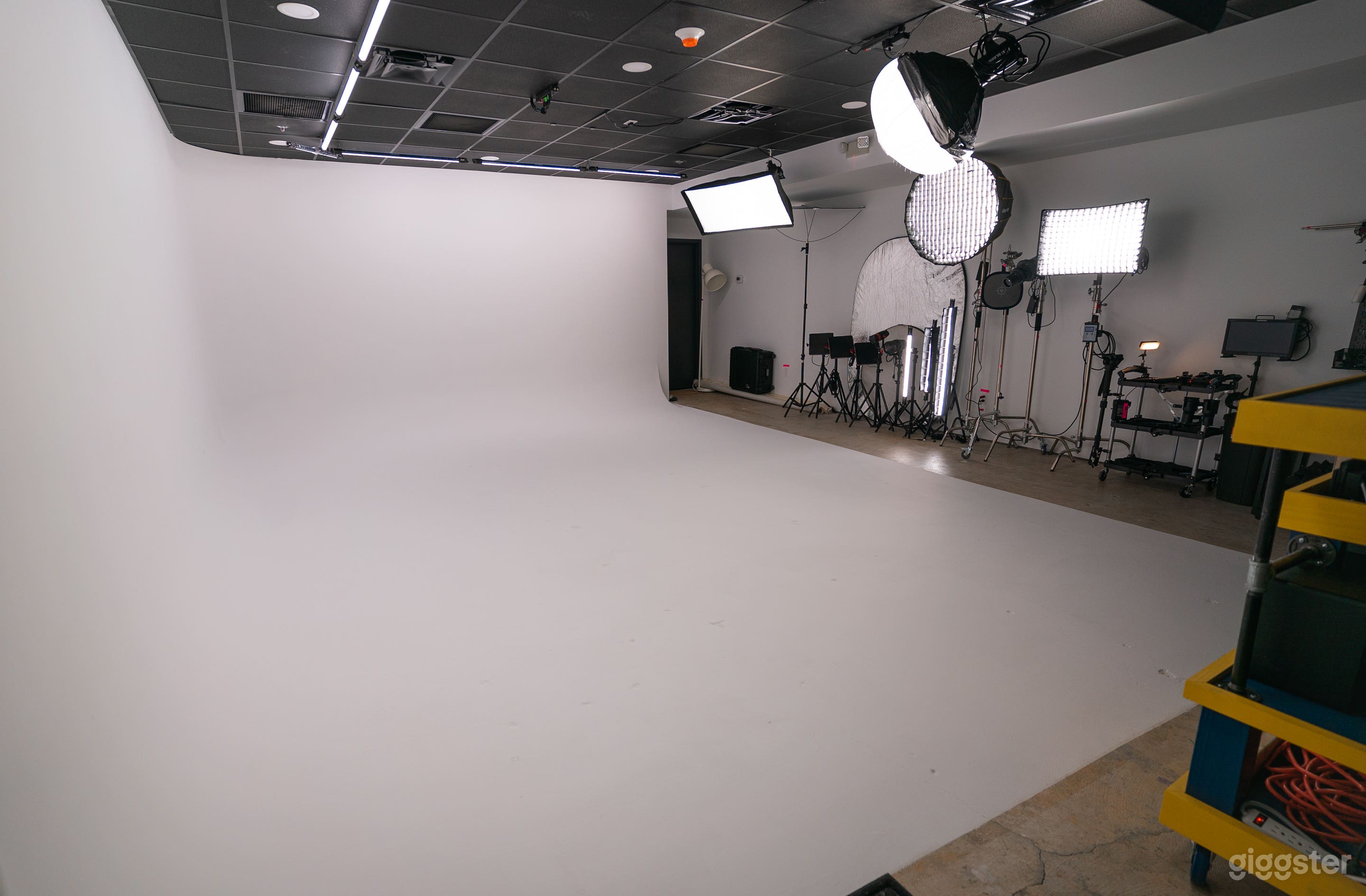 20' x 15' cyclorama wall