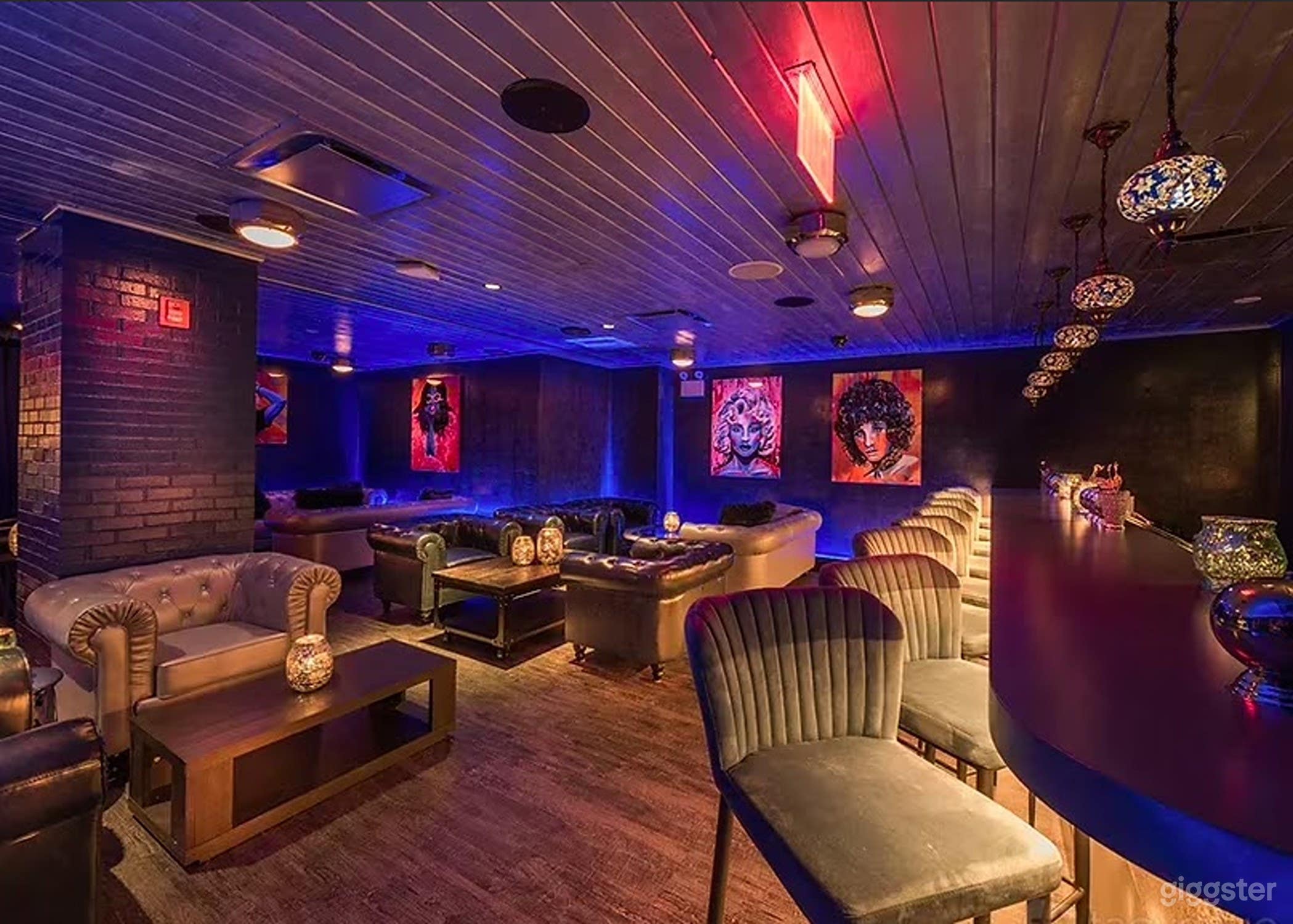 Elegant Caviar Room Photo 1