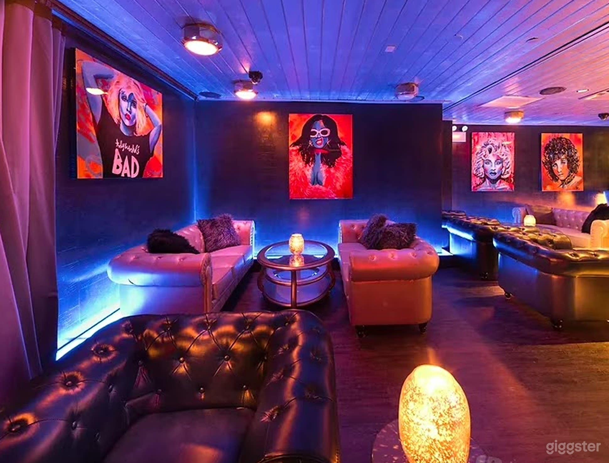 Elegant Caviar Room Photo 3