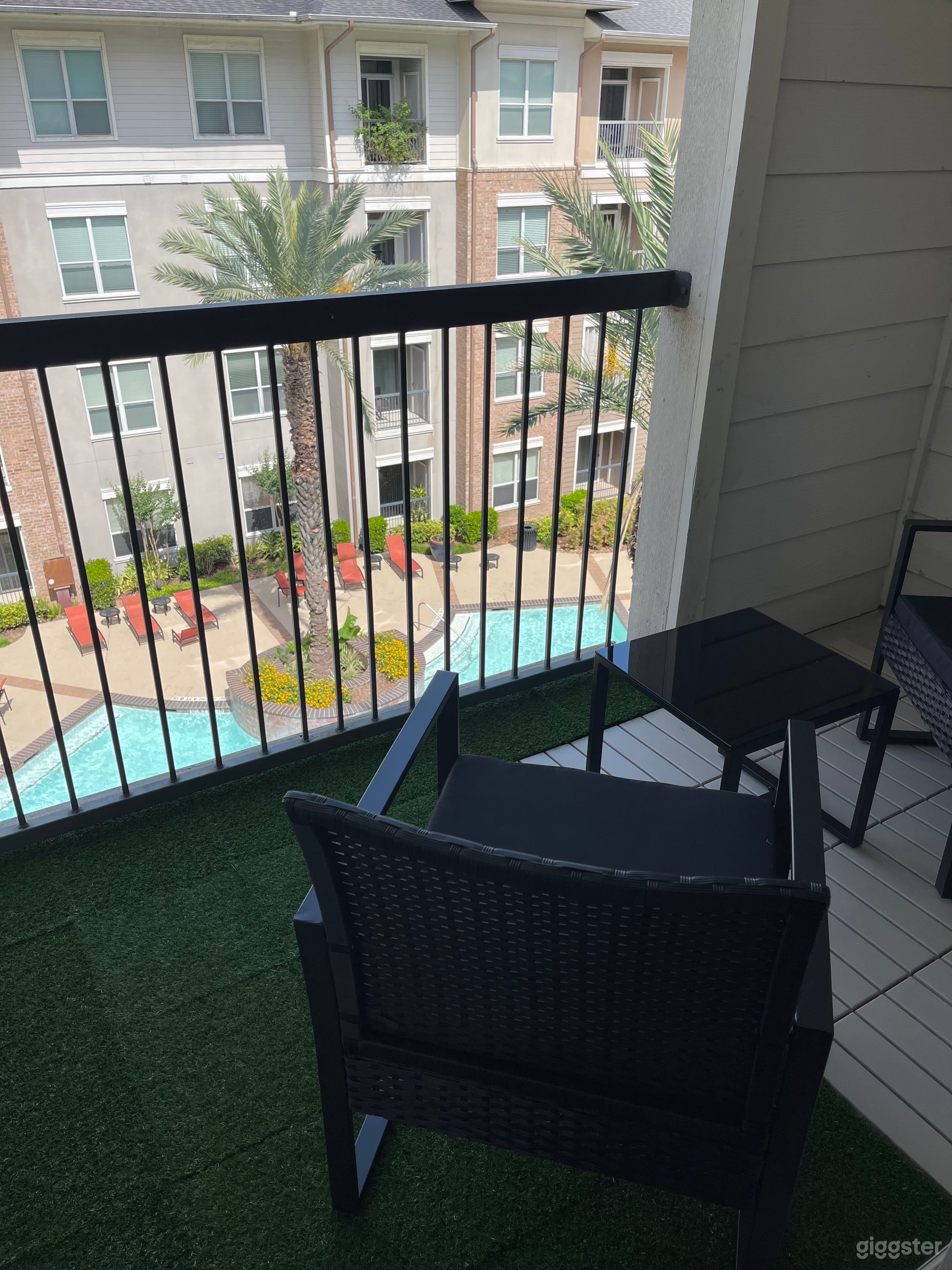 Champagne Lounge Photo 2