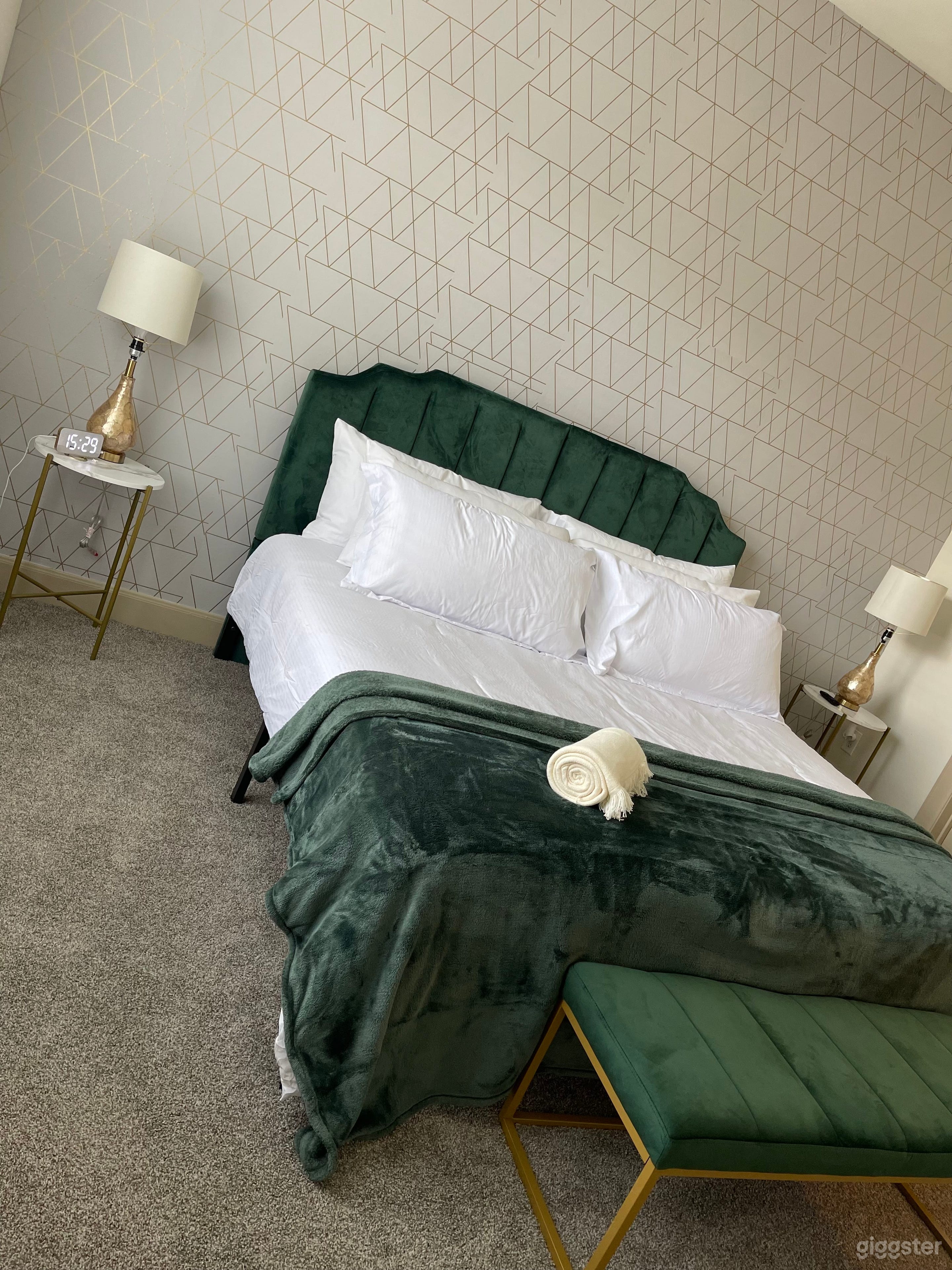 Champagne Lounge Photo 4