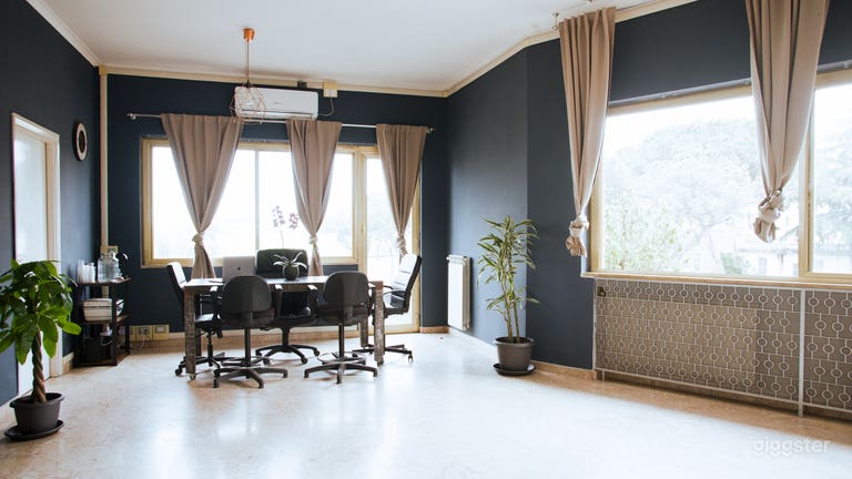 Beautifully Furnished Multifunctional Creative Studio 