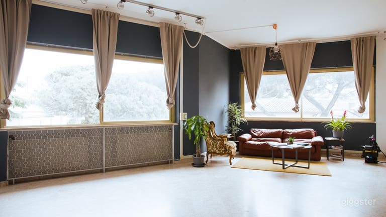  Beautifully Furnished Multifunctional Creative Studio 