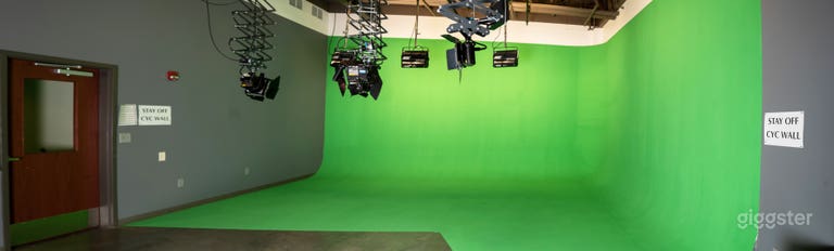  Modern Nashville Studio with Bold Creative Energy 