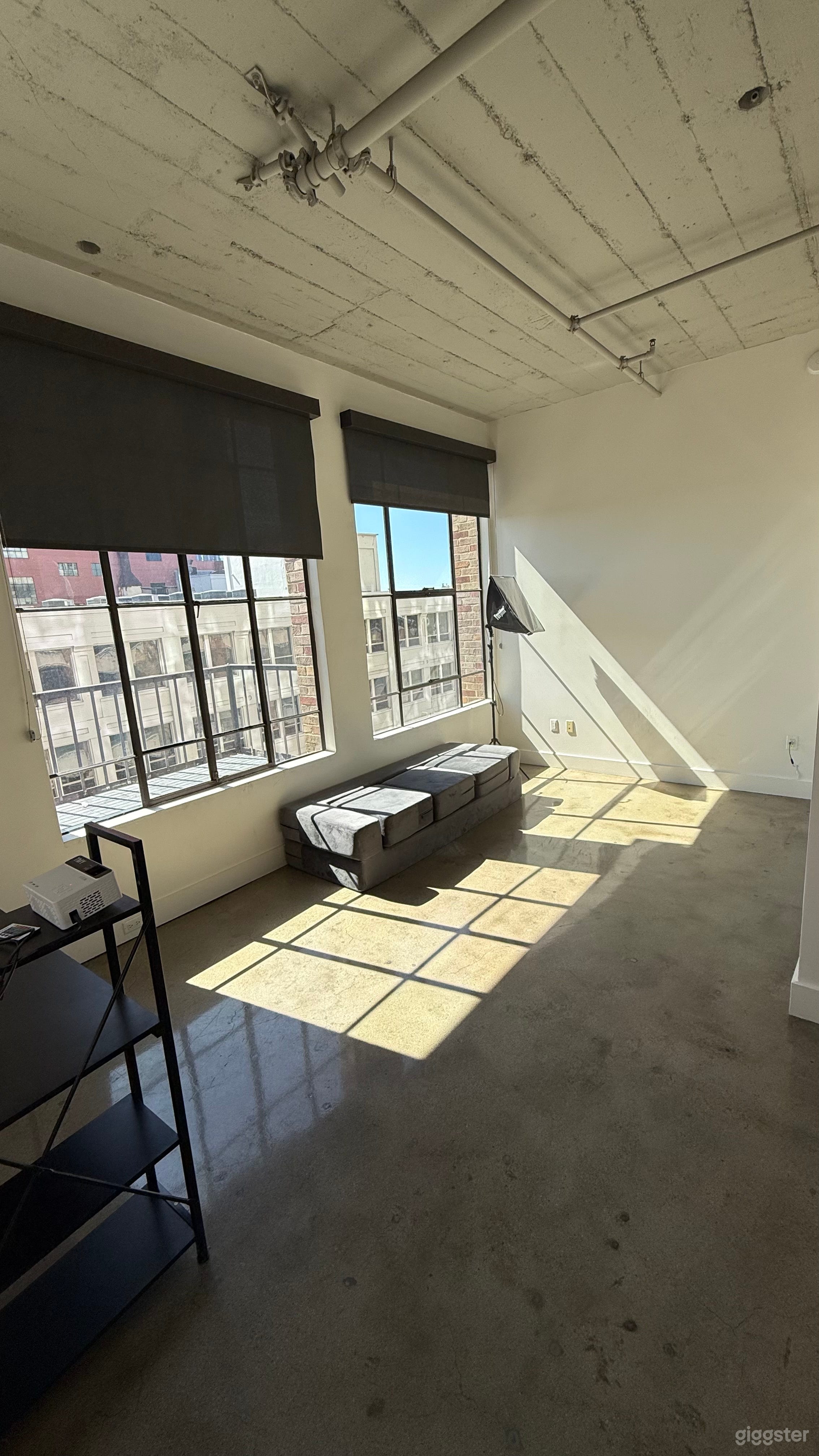 Studio Loft with City view Photo 3