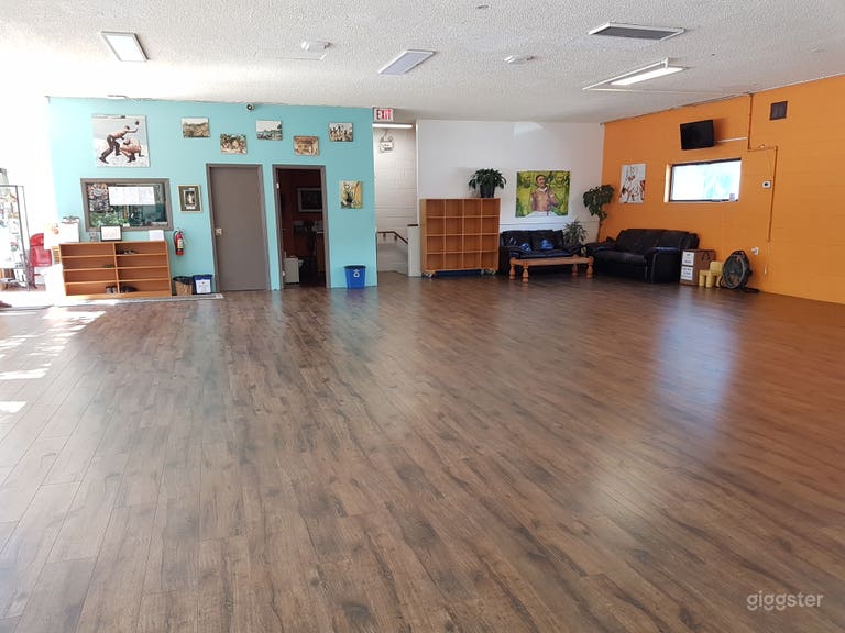  Bright Large Studio Space 