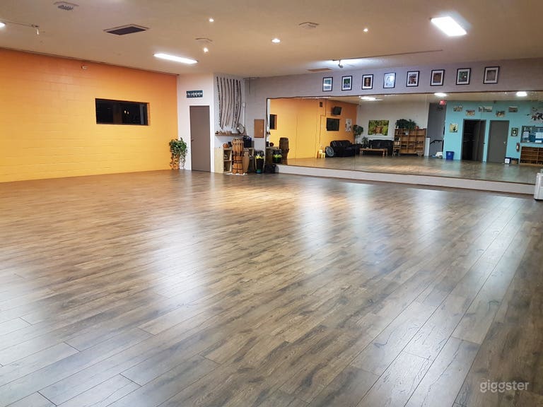  Bright Large Studio Space 