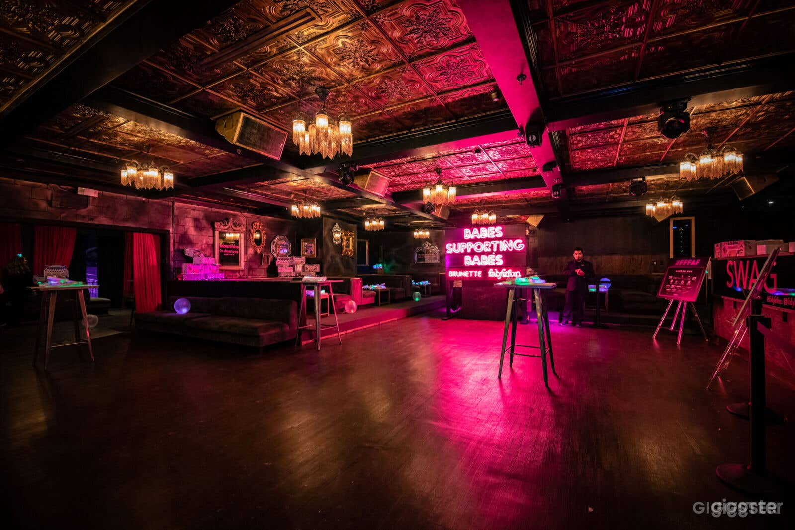 Old Hollywood Lounge Photo 4