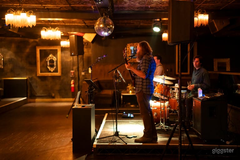  Old Hollywood Lounge 