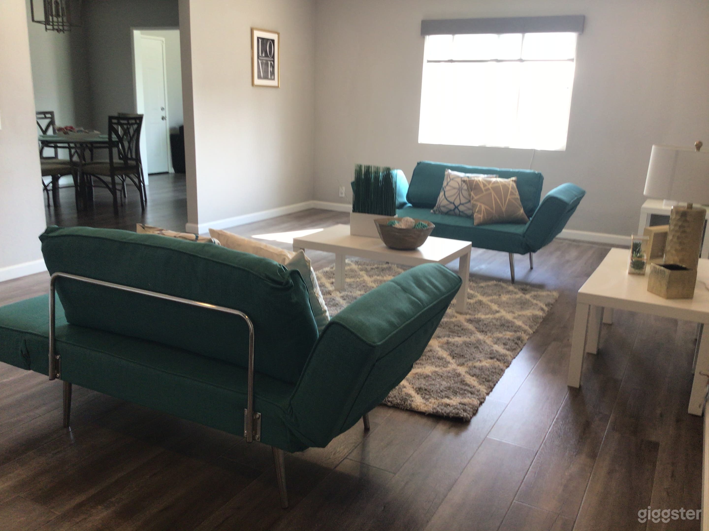 Contemporary Home in South Bay Photo 1