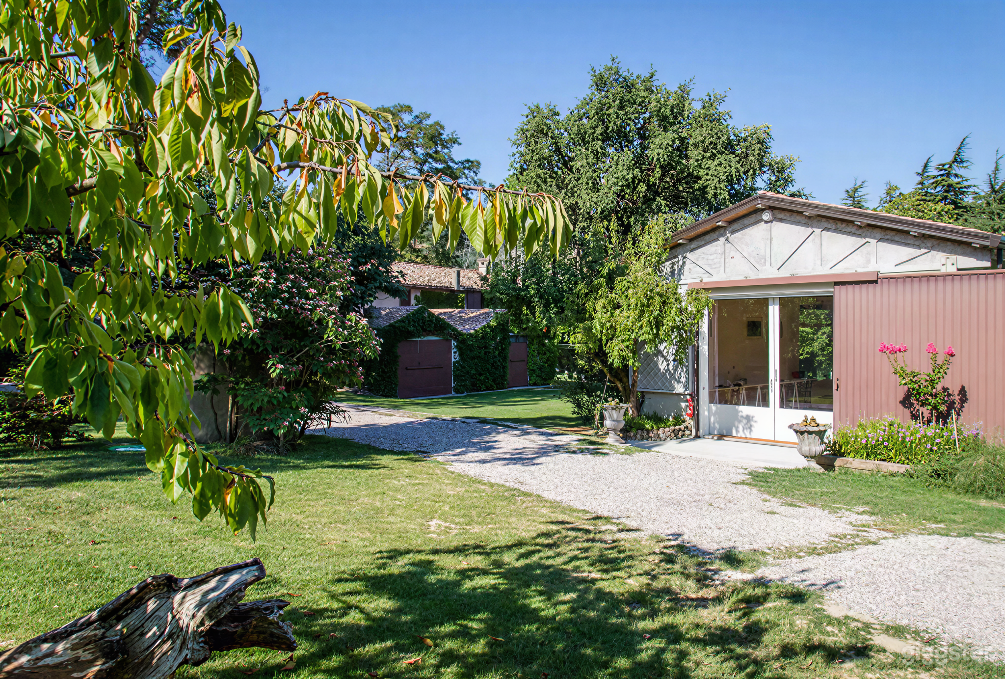 Foto di Tenuta Esclusiva – Loft, Casa, Giardino e Piscina 1