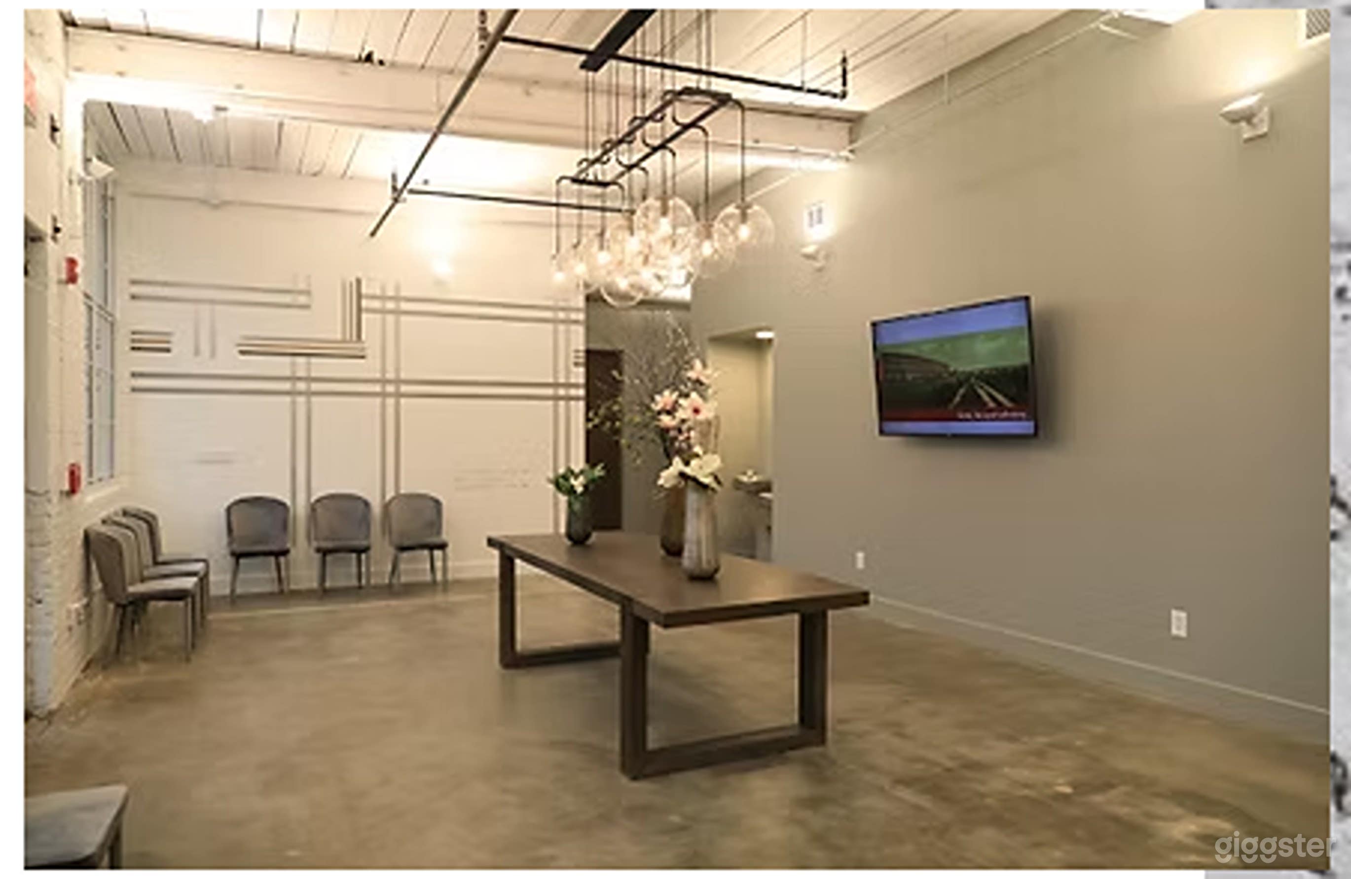 390 Sq Ft Private Space Photo 1